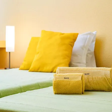 Sleeps 6 With Pool Air Con And Wifi