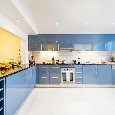 Sleeps 6 With Pool Air Con And Wifi 빌라