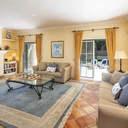 Sleeps 6 With Pool Air Con And Wifi 빌라