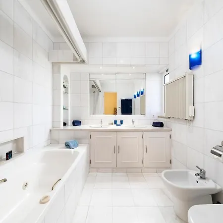 빌라 Sleeps 6 With Pool Air Con And Wifi *